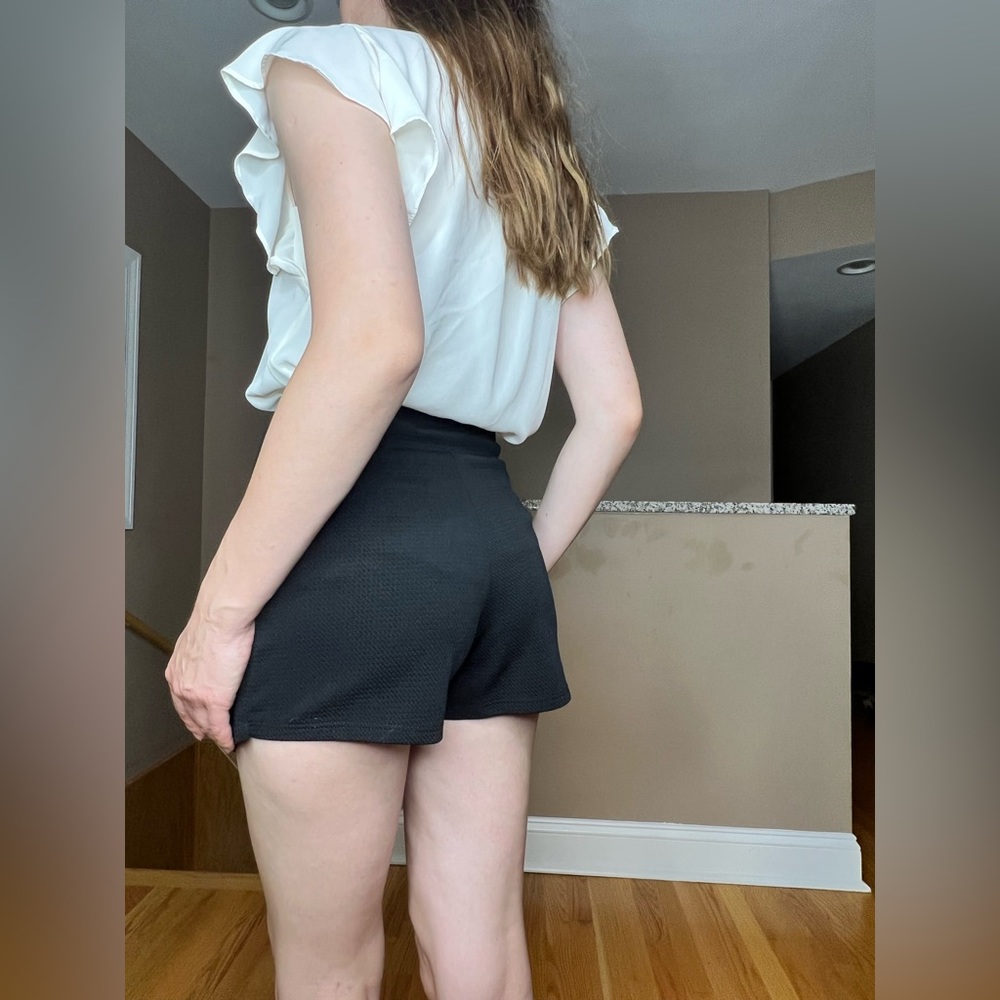 Black shorts. Size S. Brand Potter’s Pot. Condition normal.